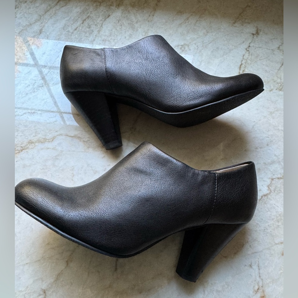 Bootie Shoe size 8M